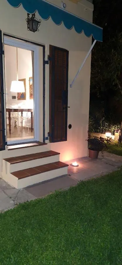 Minimal Chic House, Garden, Parking Near City Center Holiday home Bologna